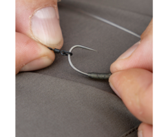 Avid Outline Micro Ringed Hookbait Swivel