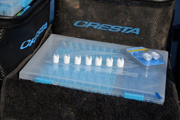 Cresta insert elastic protectors